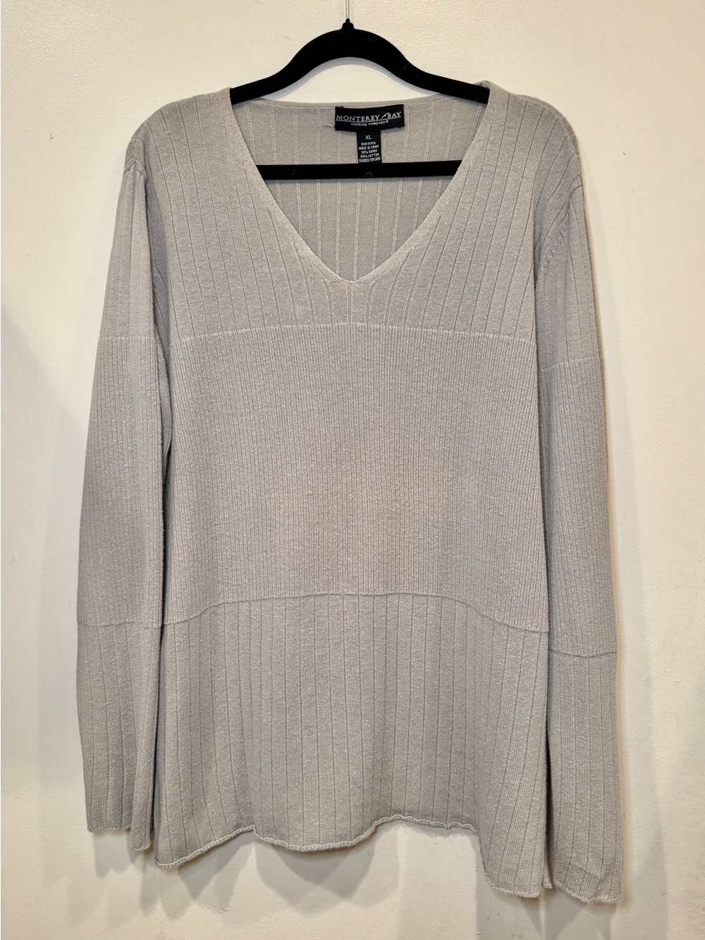Monterey Bay Light Gray Ribbed V-Neck Sweater XL